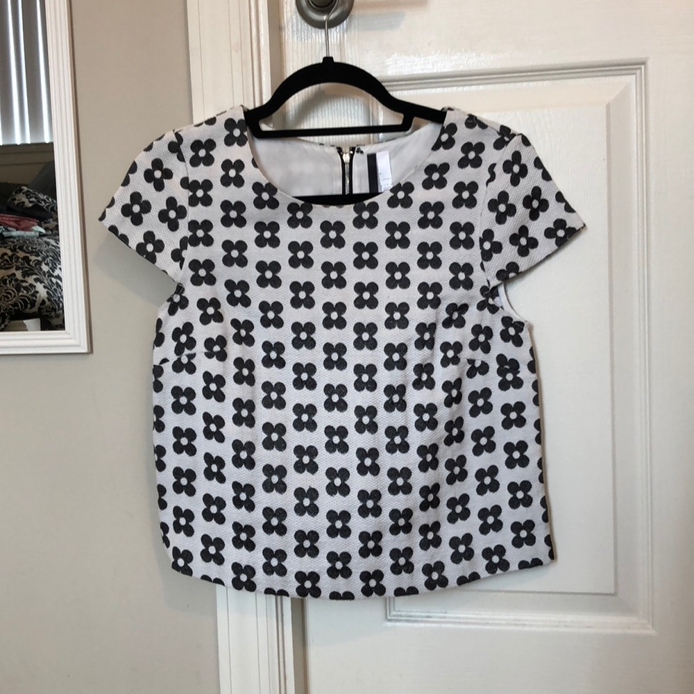 Kensie black and white floral top size small